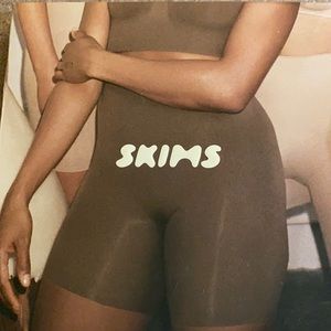 SKIMS COCOA Sculpt Short Mid Thigh w/ Open Gusset - Size S/M